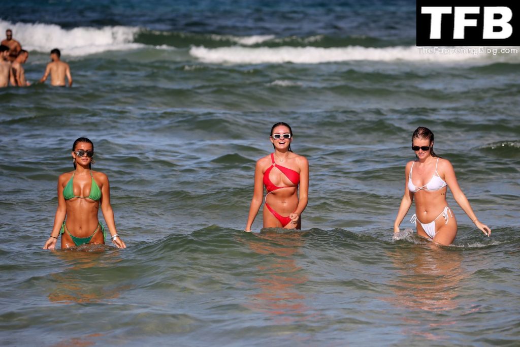Scott Disick Spends His Fourth of July Holiday with Sexy Babes on the Beach in Miami (40 Photos)