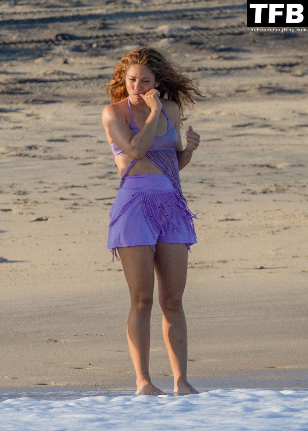 Shakira Has Some Fun on the Beach in Cabo San Lucas (27 Photos)