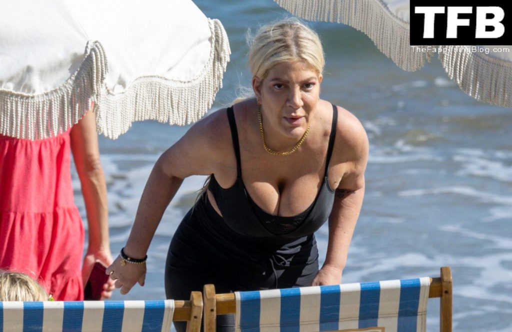 Tori Spelling Puts on a Busty Display in Low Cut Top as She Hits the Waves in Malibu (16 Photos)