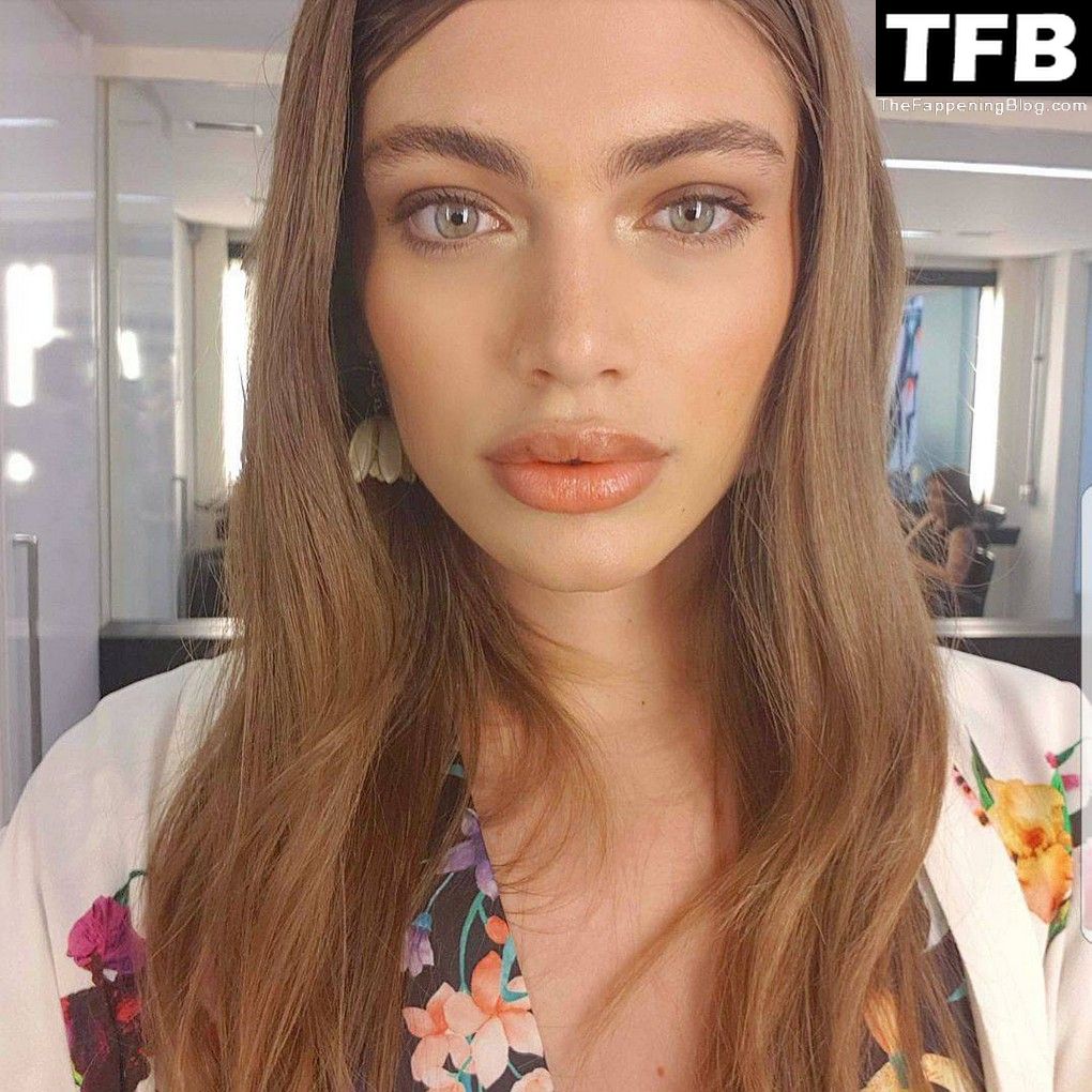 Valentina-Sampaio-So-Cute-In-A-Selfie-That-You-Wont-Guess-She-Was-A-Man-TheFappeningBlog-4.jpg