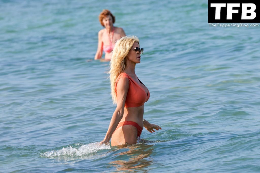 Victoria Silvstedt Flaunts Her Beautiful Figure on the Beach in Saint-Tropez (90 Photos)