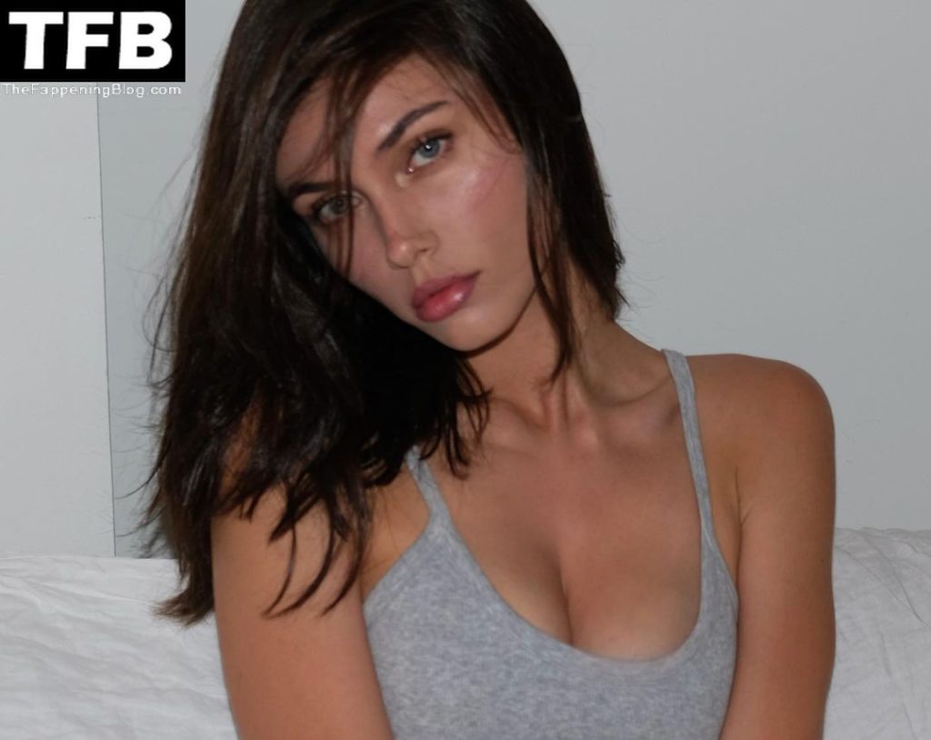 Vika Bronova Topless &amp; Sexy (26 Photos)
