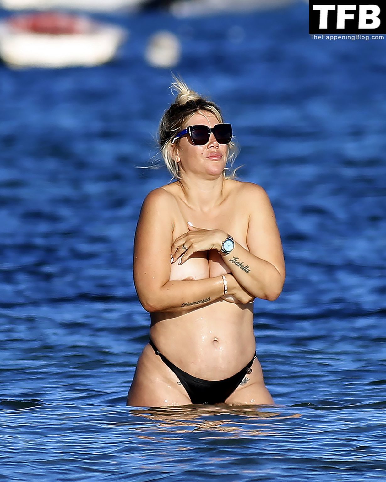 Wanda Nara Flashes Her Nude Boobs On The Beach In Ibiza 46 Photos 3132