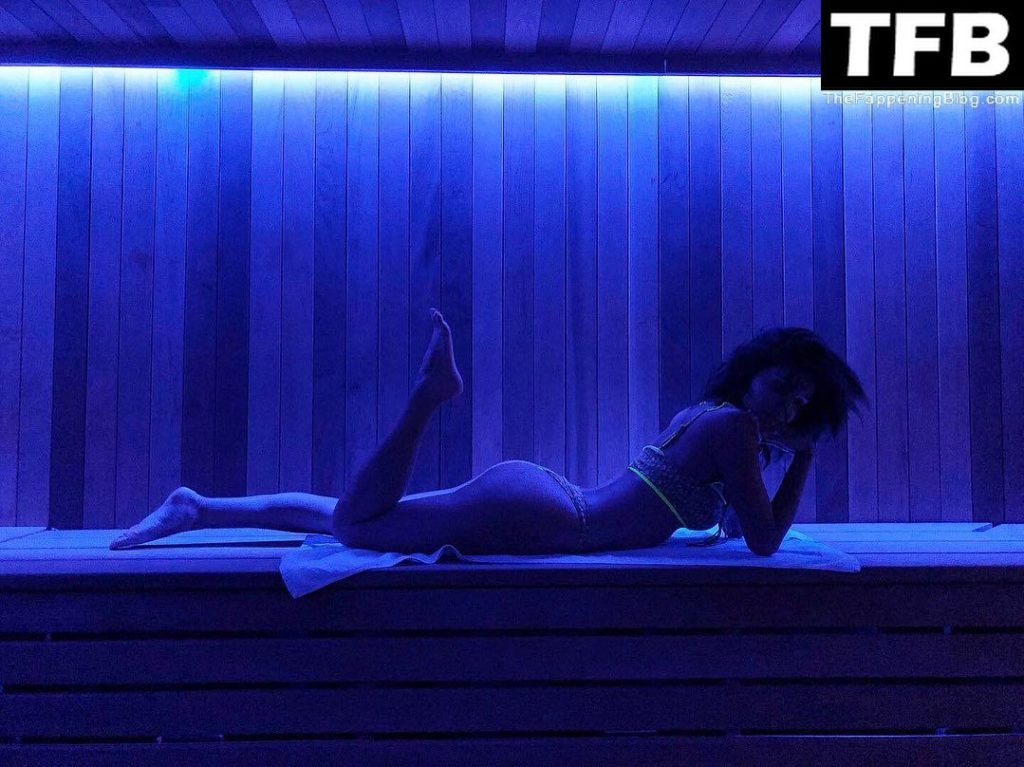 Ashley Sky Nude &amp; Sexy Collection (35 Photos)