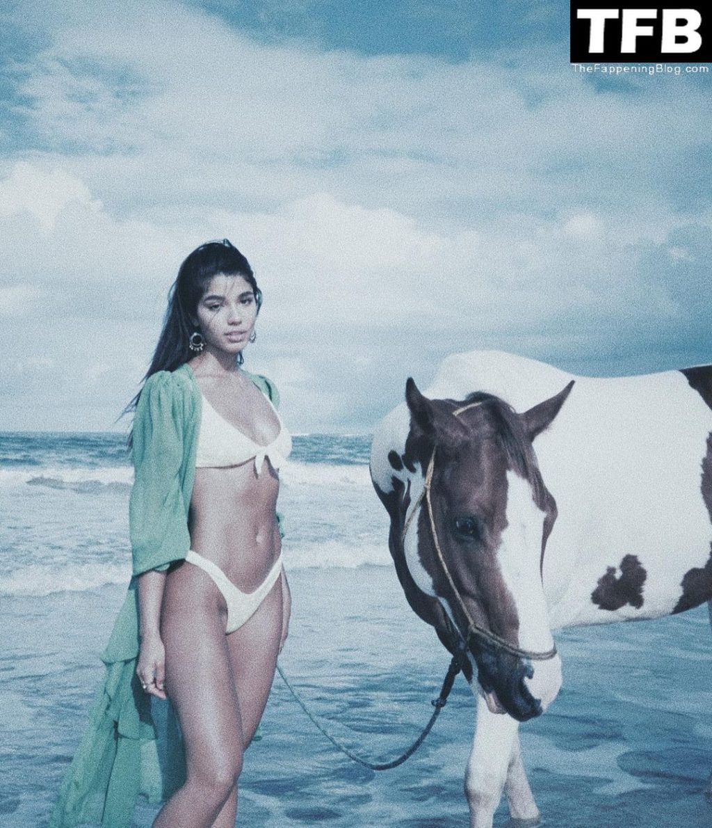Yovanna Ventura Topless &amp; Sexy Collection (23 Photos)