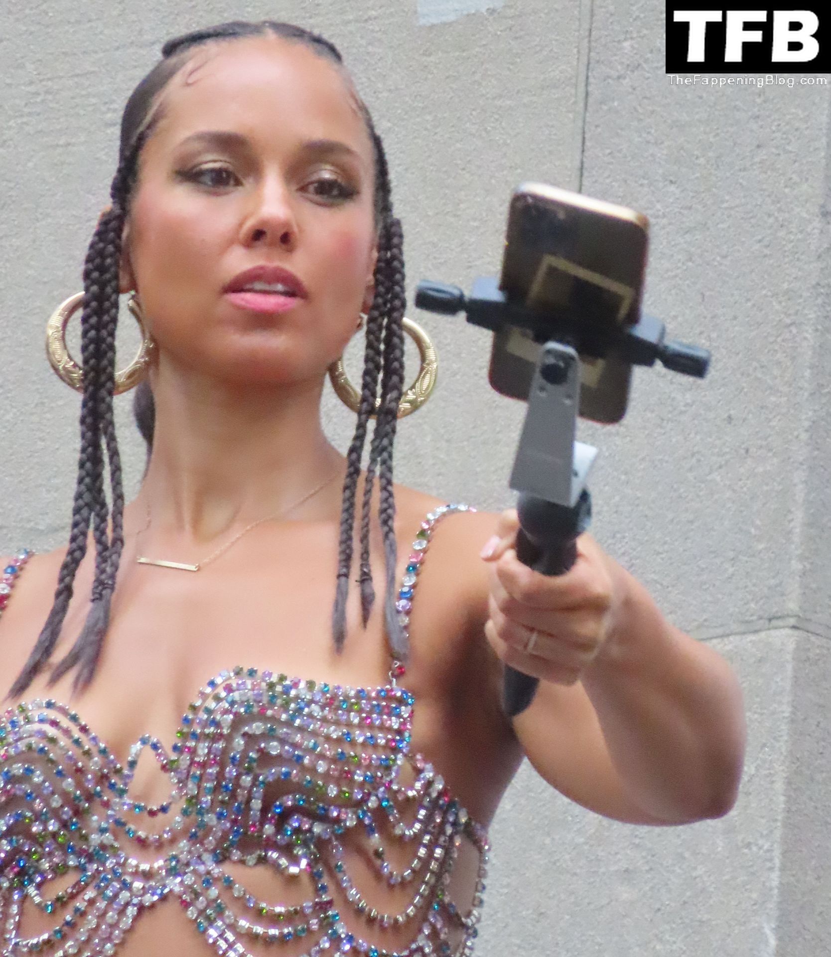 Alicia Keys Stops Traffic by Radio City During RC Rooftop Shoot in NYC (21 Photos)