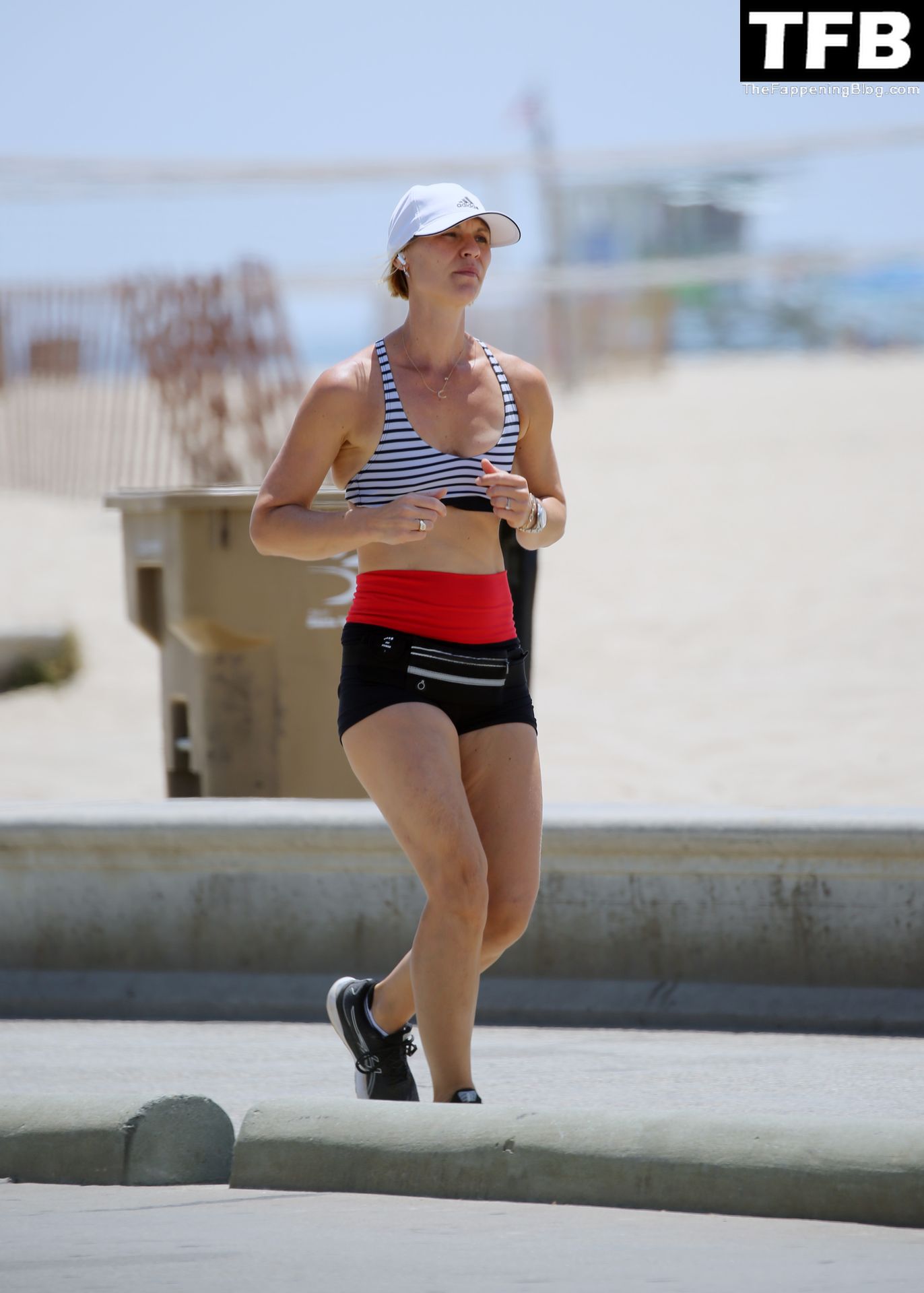 Claire Danes Hits the Beach for a Workout in LA (12 Photos)