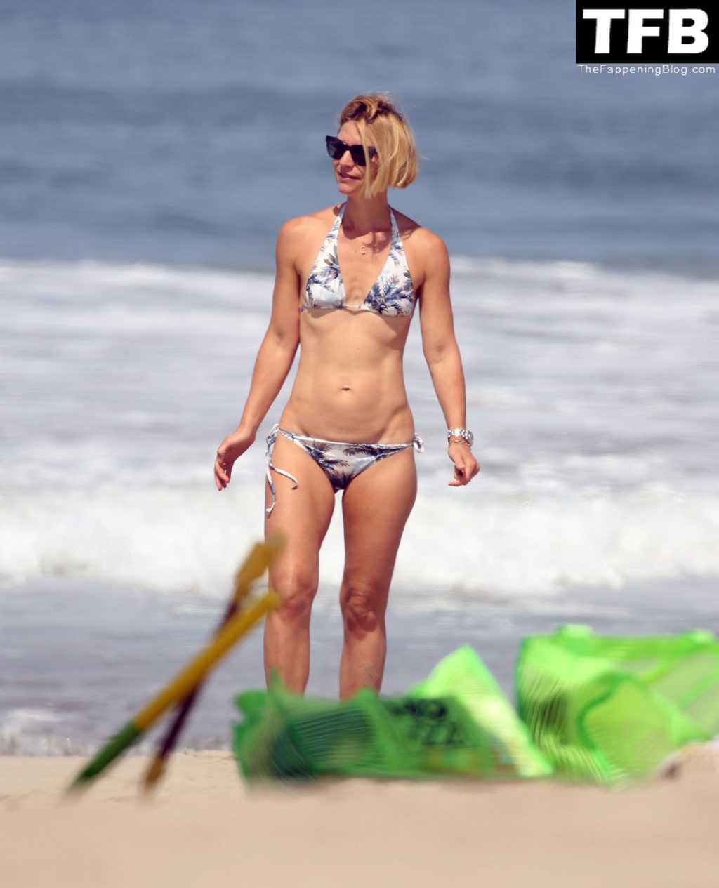 Claire Danes Shows Off Her Fit Physique on the Beach in Malibu (29 Photos)