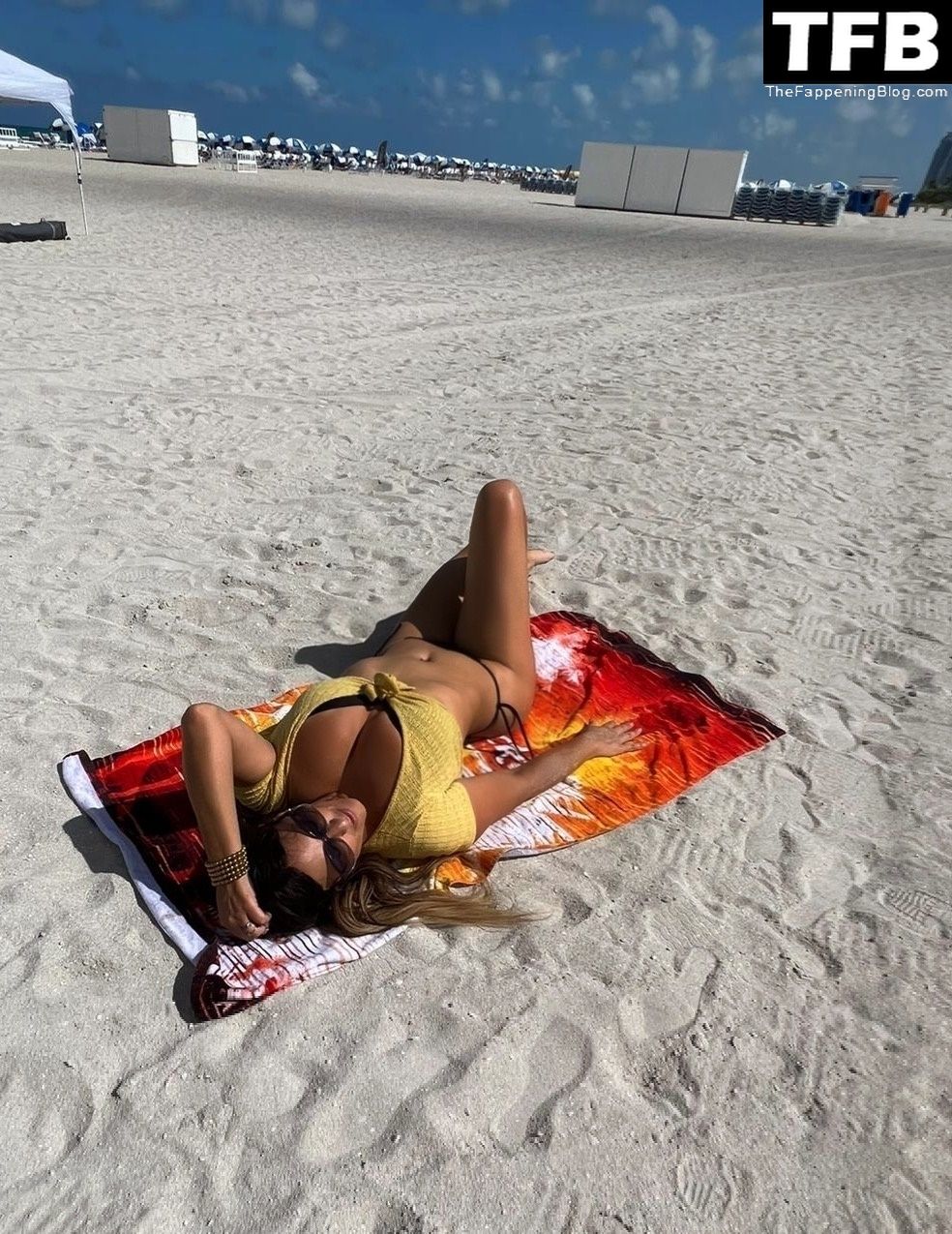 Claudia Romani Poses on the Beach in Miami (14 Photos)