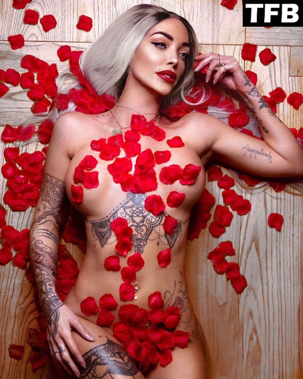 Dorien Rose Duinker Nude &amp; Sexy (17 Photos + Video)