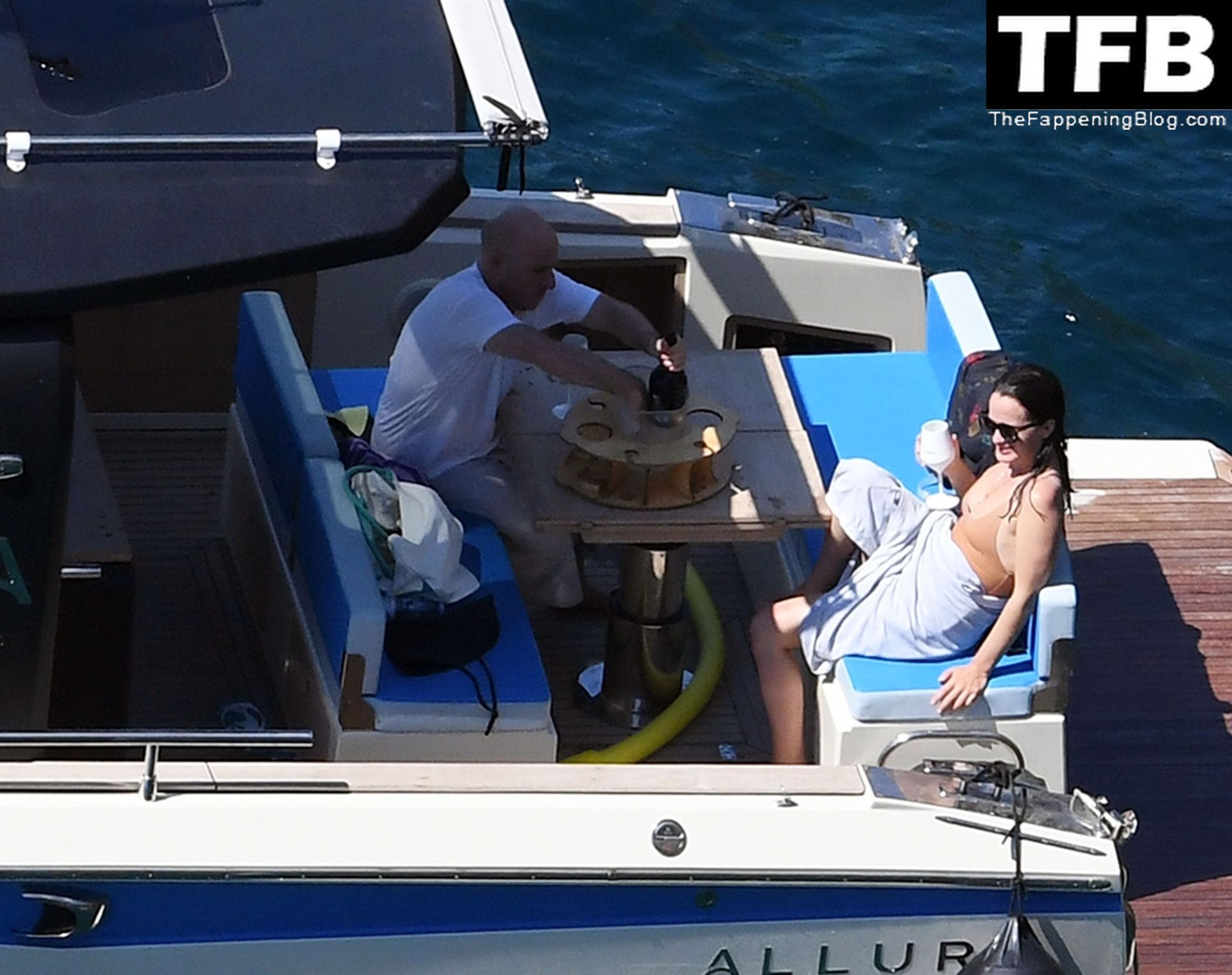 Elizabeth Reaser Has a Great Time with Bruce Gilbert While on Holiday in Positano (62 Photos)