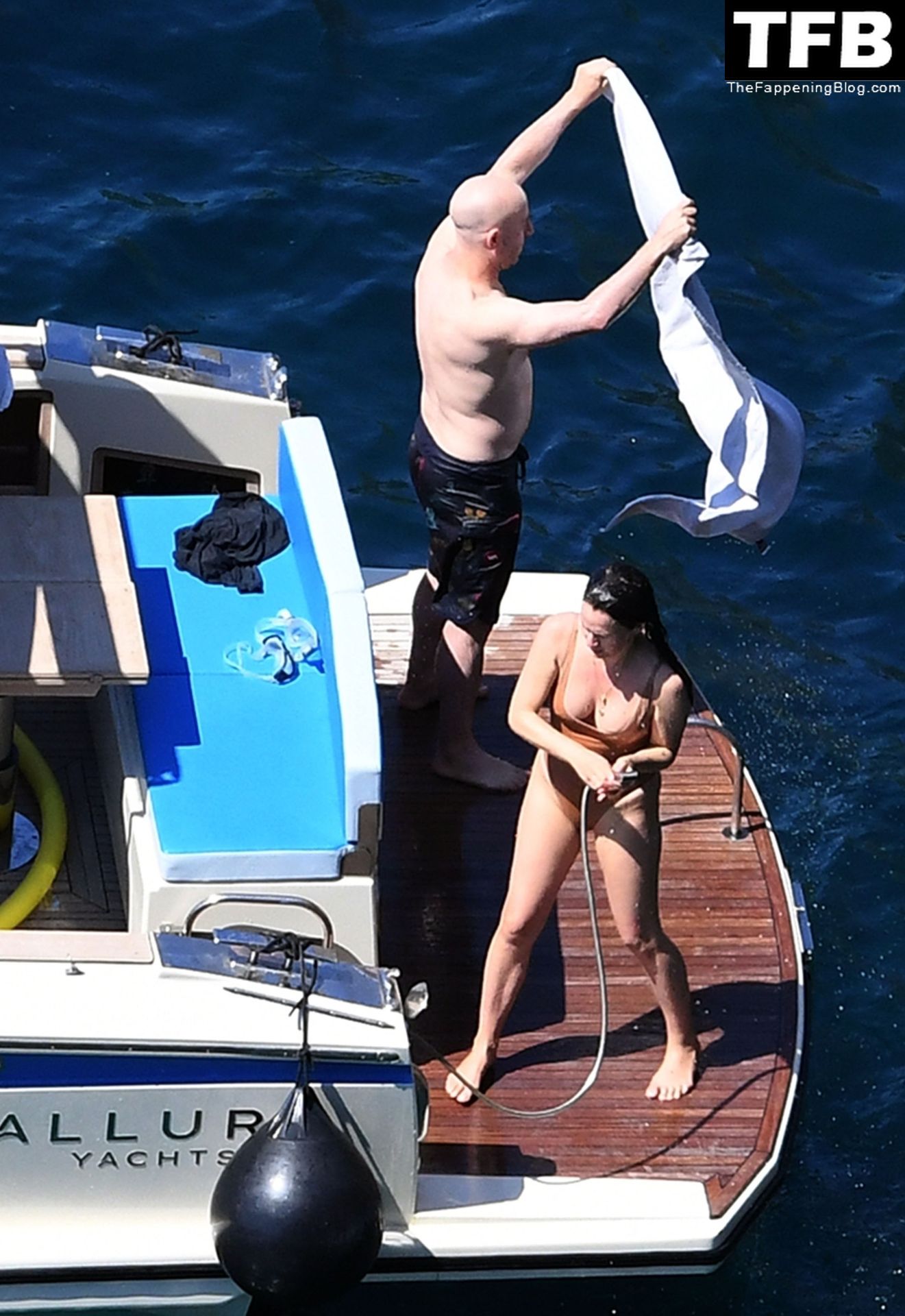 Elizabeth Reaser Has a Great Time with Bruce Gilbert While on Holiday in Positano (62 Photos)