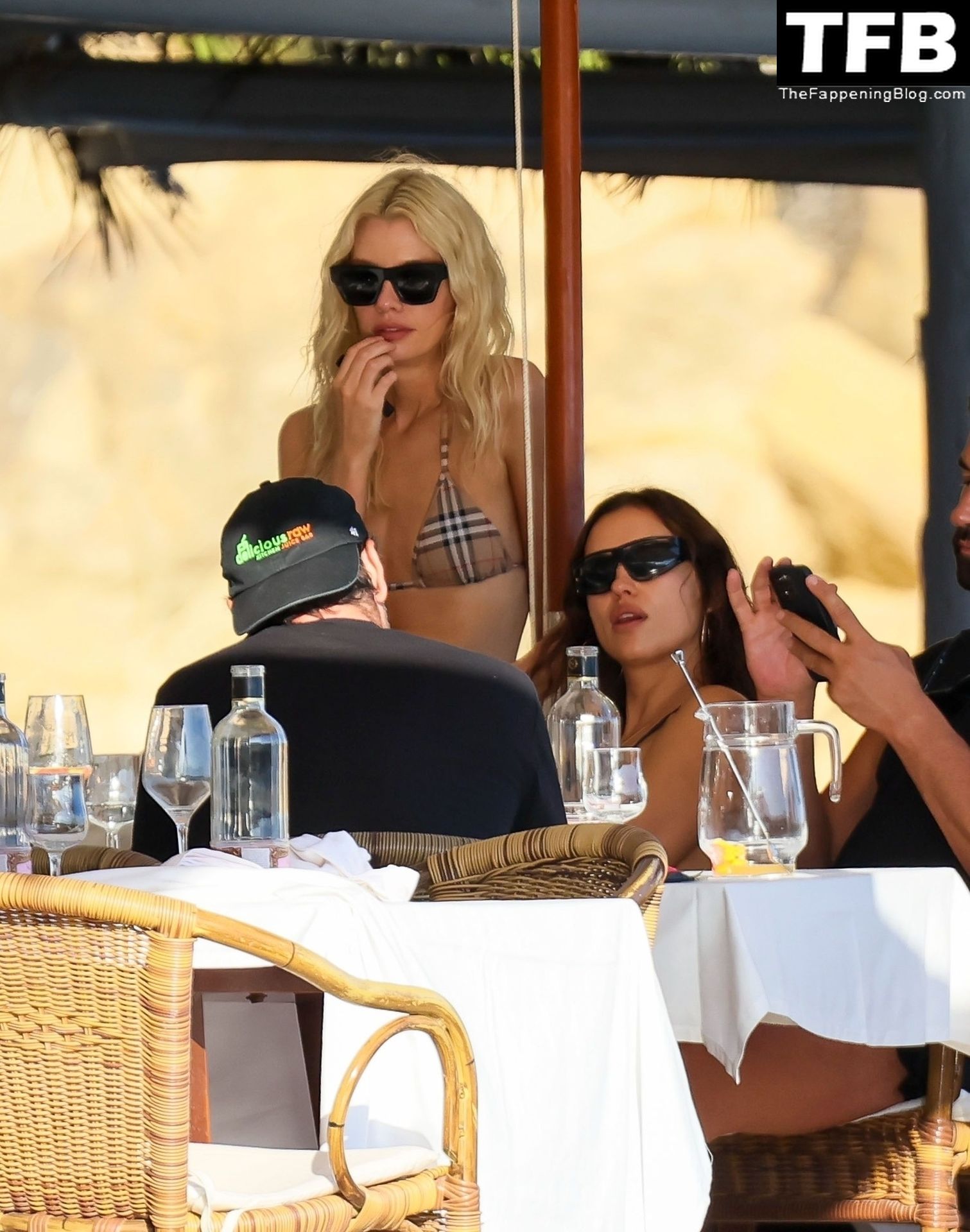 Irina Shayk &amp; Stella Maxwell Enjoy a Lunch Date on Holiday in Ibiza (51 Photos)