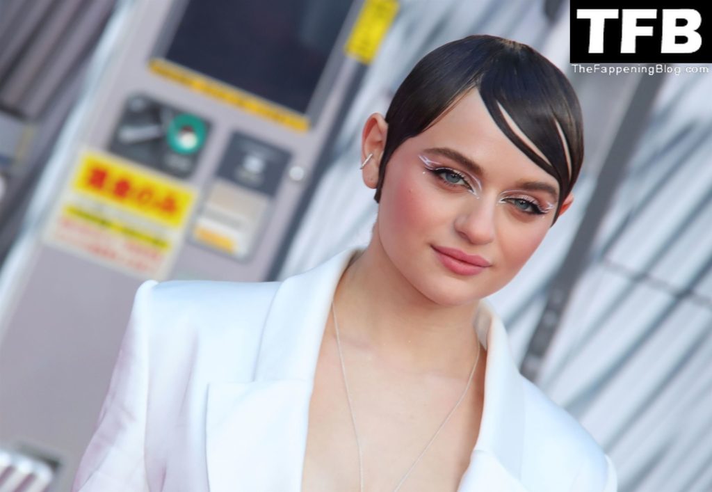 Joey King Poses on the Red Carpet at the LA Premiere of Sony Pictures’ “Bullet Train” (150 Photos)