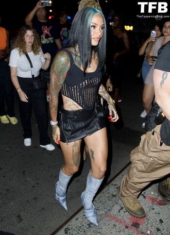 Kehlani Flashes Her Nude Tits in NYC (17 Photos) .