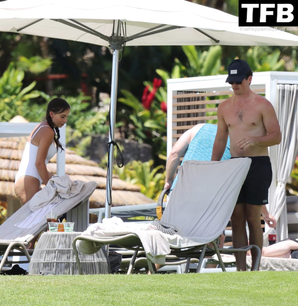 Keleigh Sperry &amp; Miles Teller are Spotted Sunbathing in Hawaii (19 Photos)