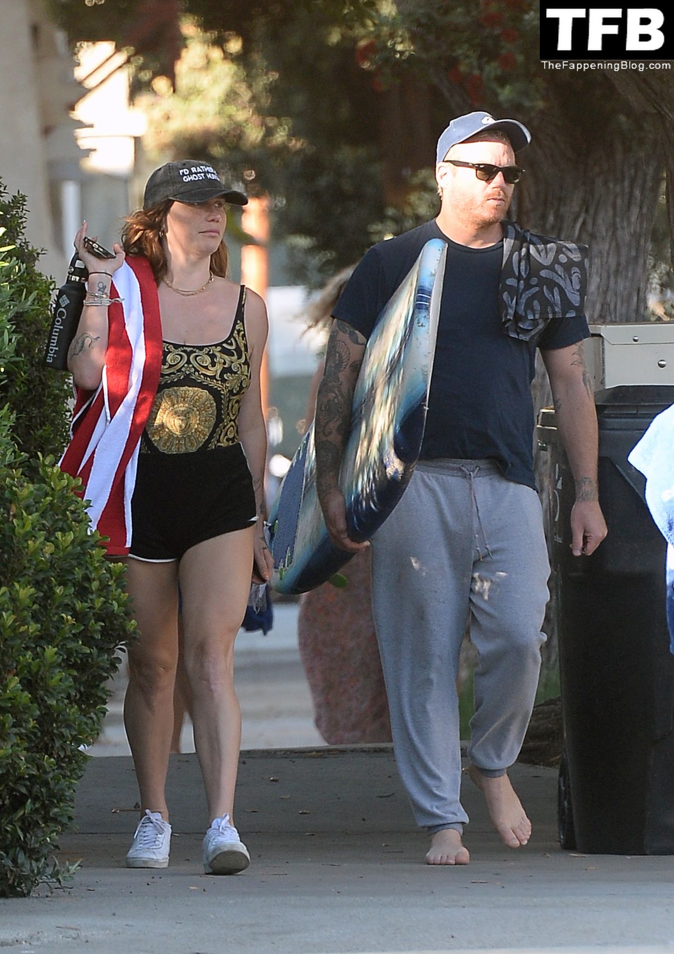 Kesha Heads to the Beach with Friends in Los Angeles (30 Photos)