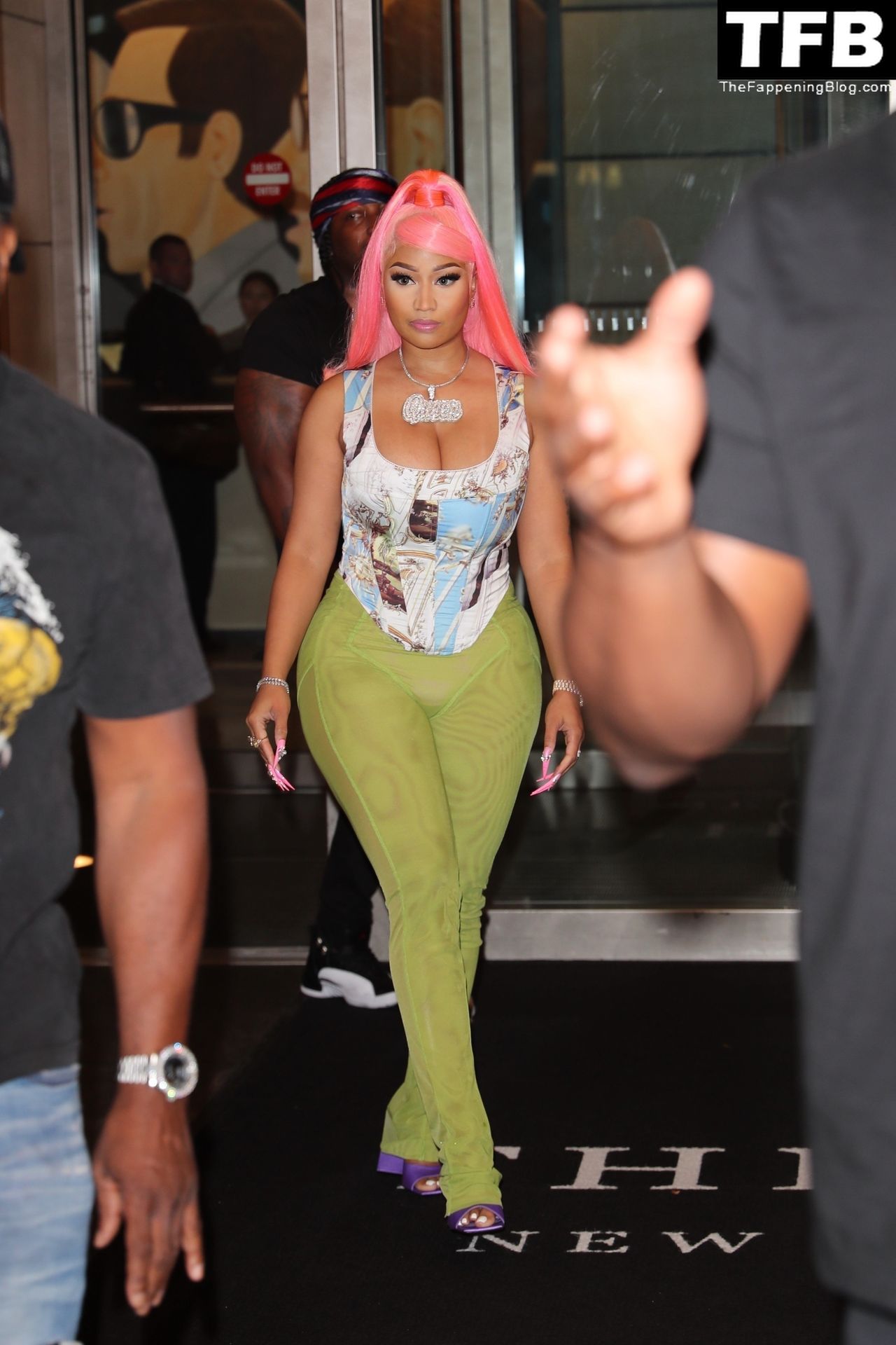 Nicki Minaj Checks Out of Her Hotel After Her Epic Night at the MTV VMAâ€™s i...