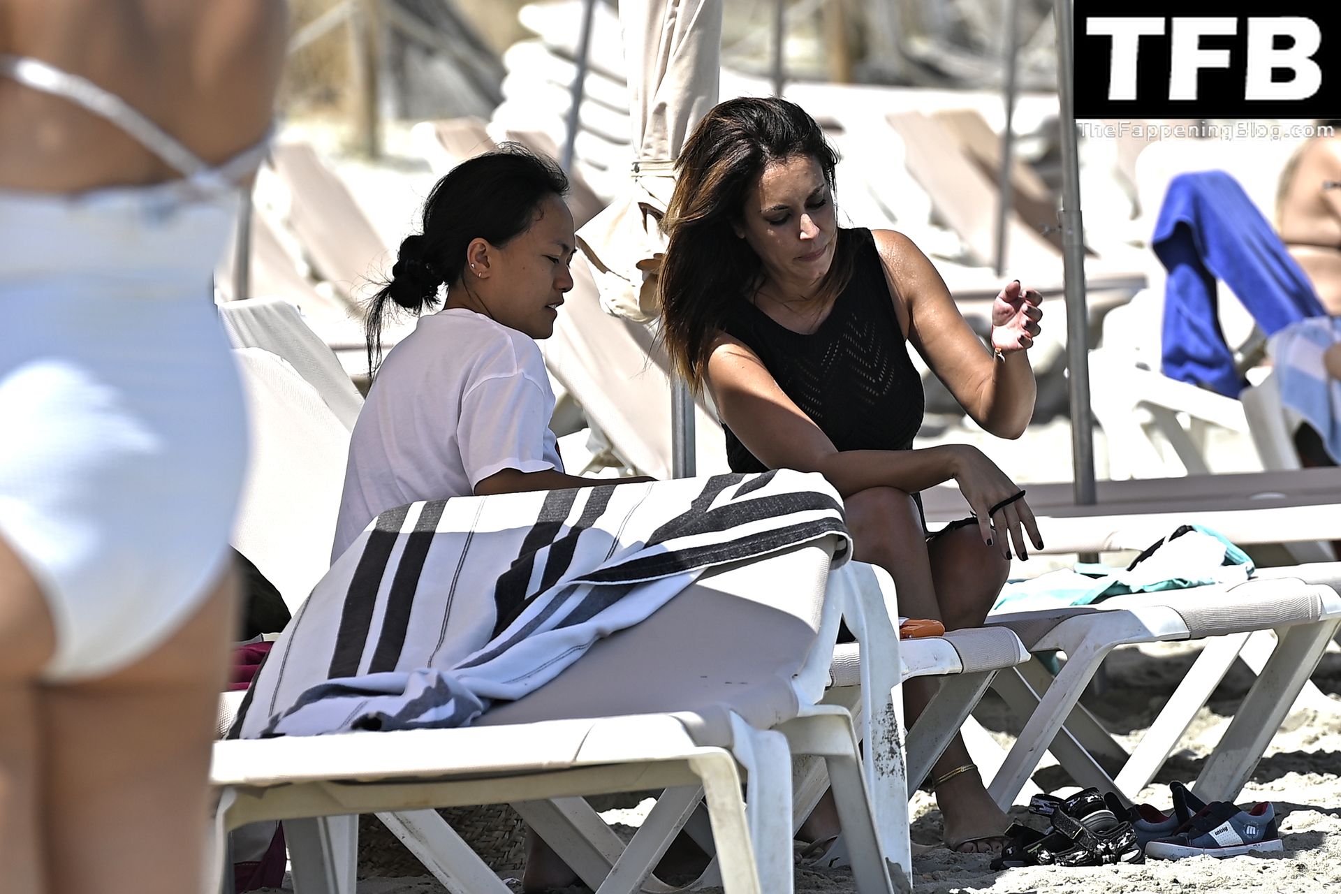 Raquel Lozano Flaunts Her Curves on the Beach in Ibiza (27 Photos)