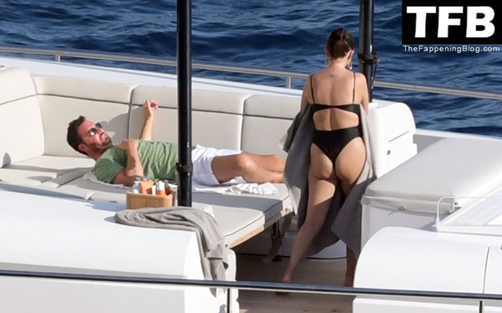 Selena Gomez Enjoys a Little Fun in the Sun During Her Italian Vacation in Positano (118 Photos)