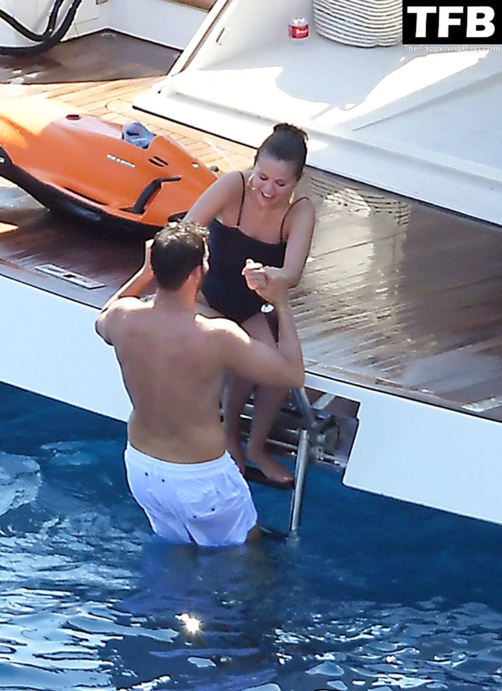 Selena Gomez Enjoys a Little Fun in the Sun During Her Italian Vacation in Positano (118 Photos)