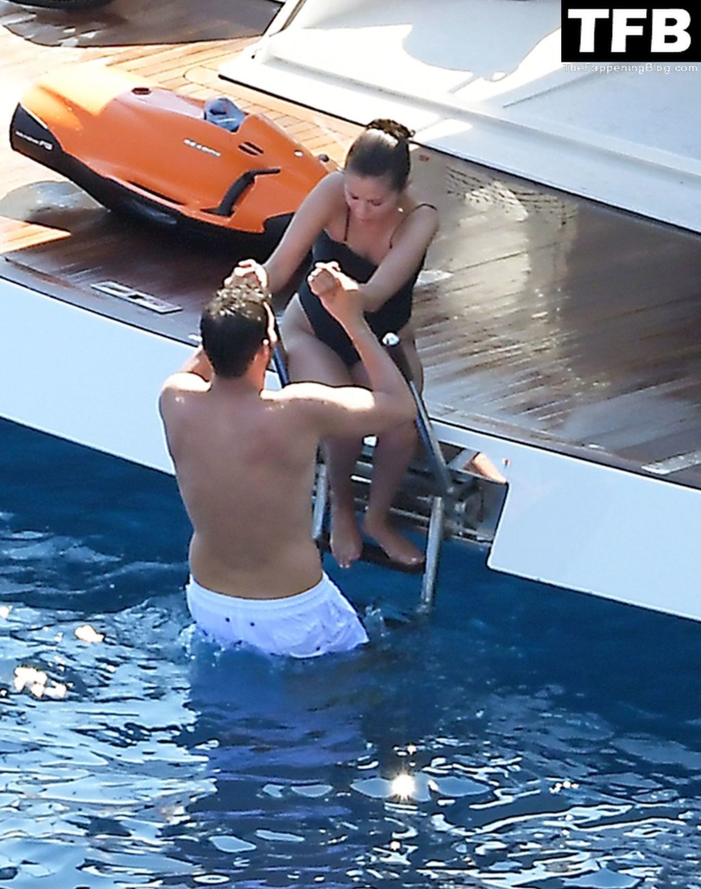 Selena Gomez Enjoys a Little Fun in the Sun During Her Italian Vacation in Positano (118 Photos)