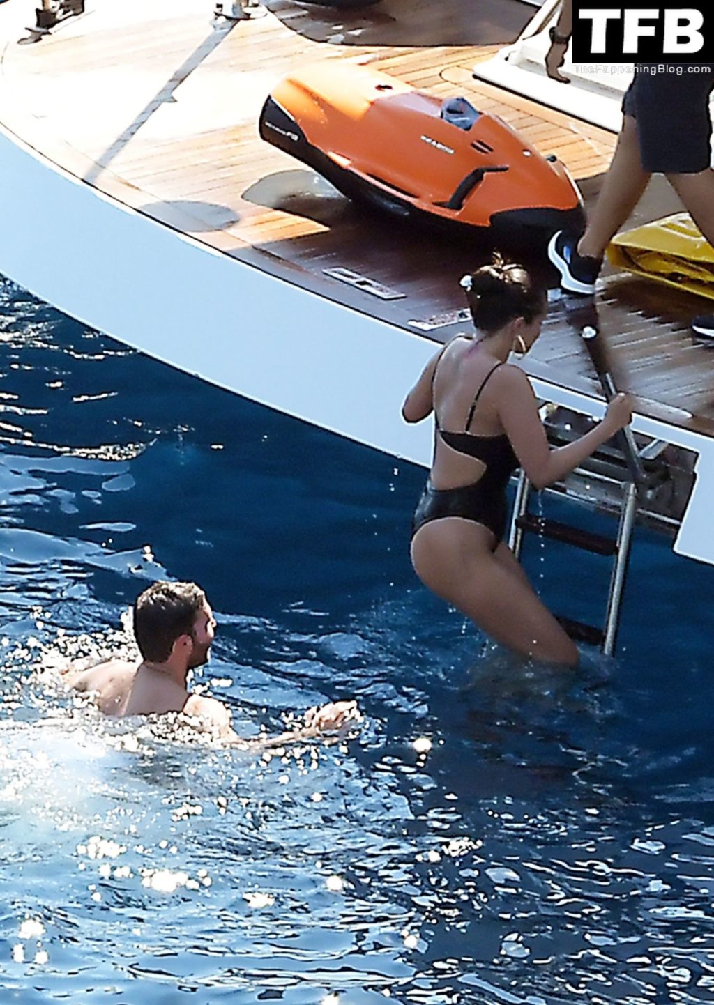 Selena Gomez Enjoys a Little Fun in the Sun During Her Italian Vacation in Positano (118 Photos)