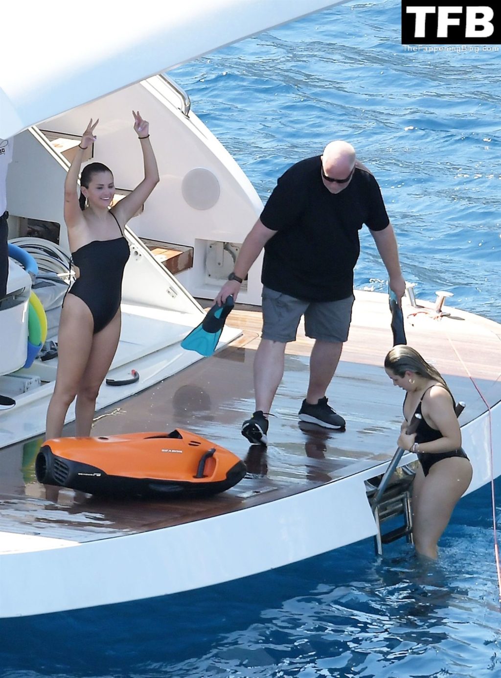 Selena Gomez Enjoys a Little Fun in the Sun During Her Italian Vacation in Positano (118 Photos)