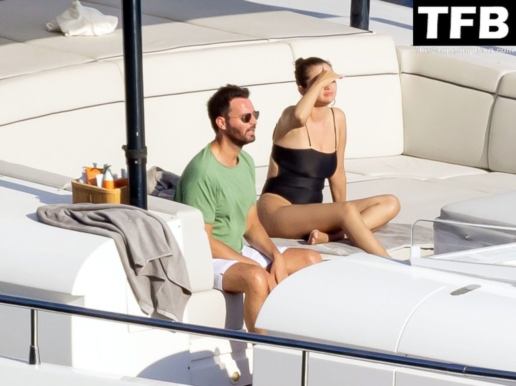 Selena Gomez Enjoys a Little Fun in the Sun During Her Italian Vacation in Positano (118 Photos)