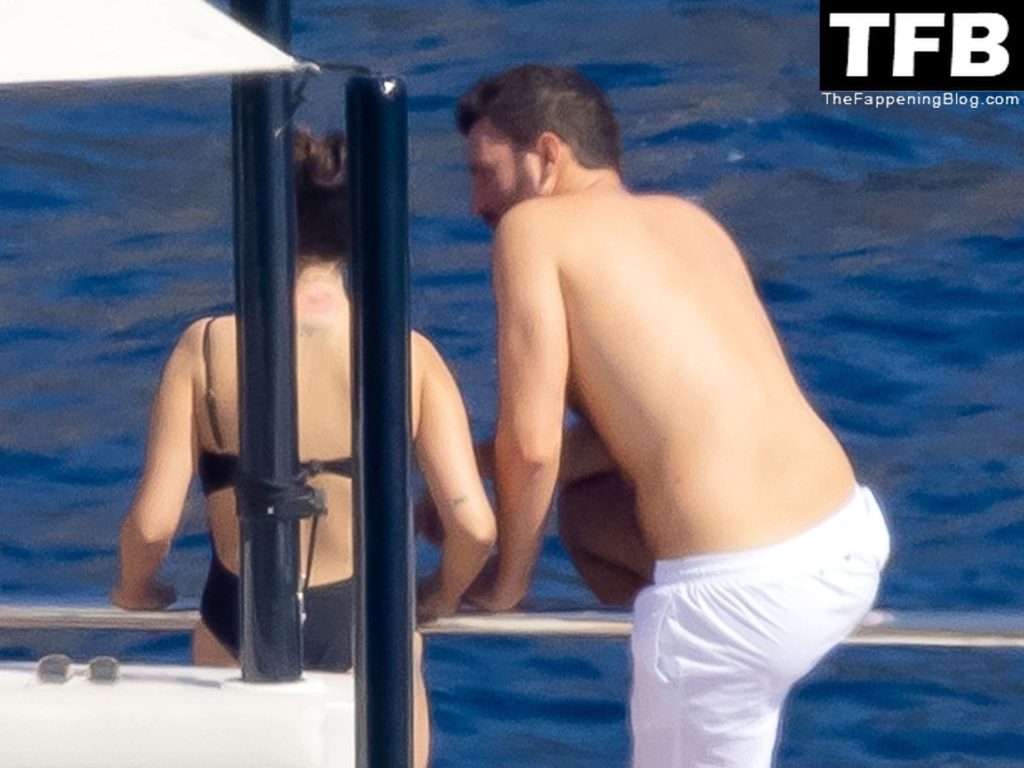 Selena Gomez Enjoys a Little Fun in the Sun During Her Italian Vacation in Positano (118 Photos)