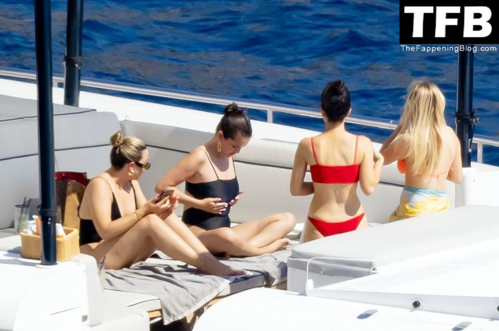 Selena Gomez Enjoys a Little Fun in the Sun During Her Italian Vacation in Positano (118 Photos)