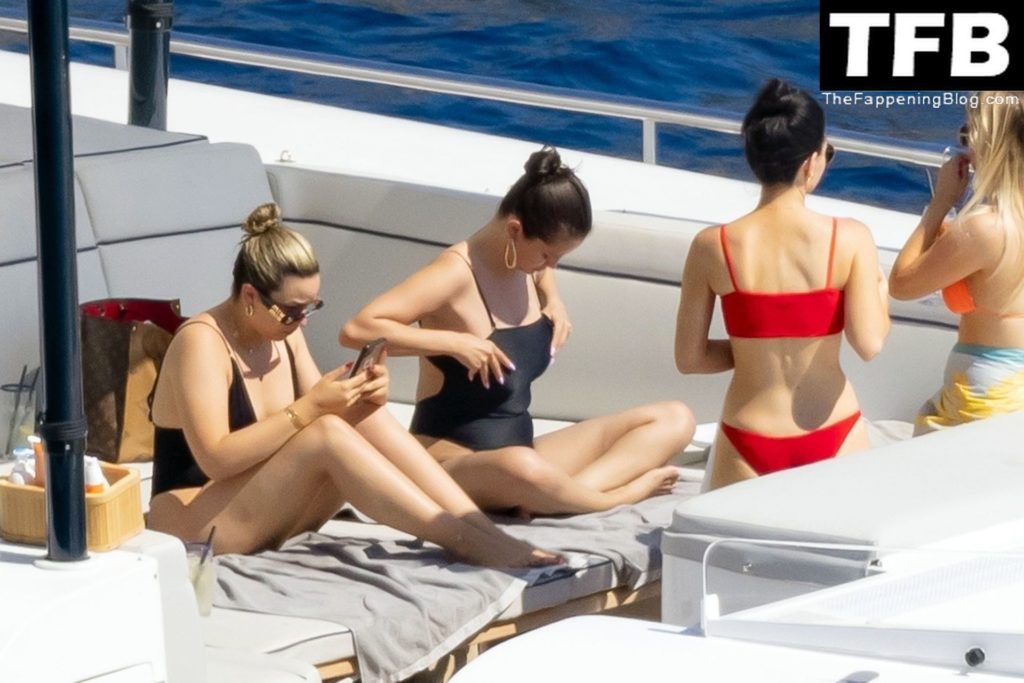 Selena Gomez Enjoys a Little Fun in the Sun During Her Italian Vacation in Positano (118 Photos)