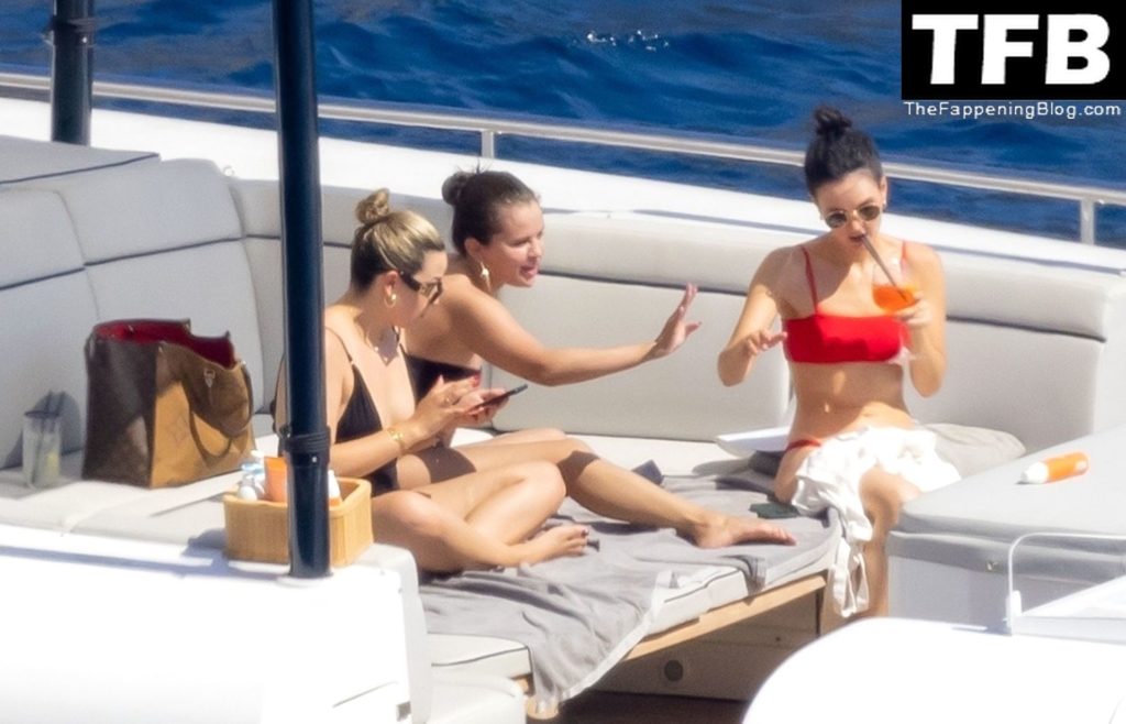 Selena Gomez Enjoys a Little Fun in the Sun During Her Italian Vacation in Positano (118 Photos)