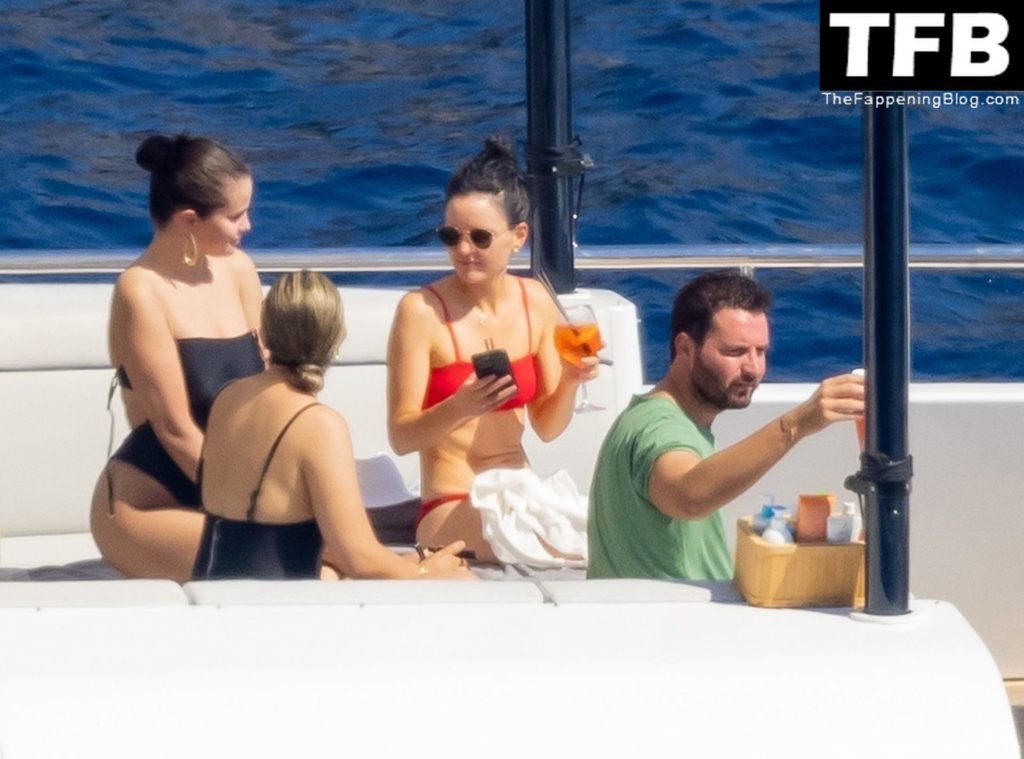 Selena Gomez Enjoys a Little Fun in the Sun During Her Italian Vacation in Positano (118 Photos)