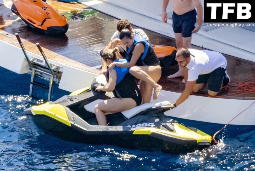 Selena Gomez Enjoys a Little Fun in the Sun During Her Italian Vacation in Positano (118 Photos)