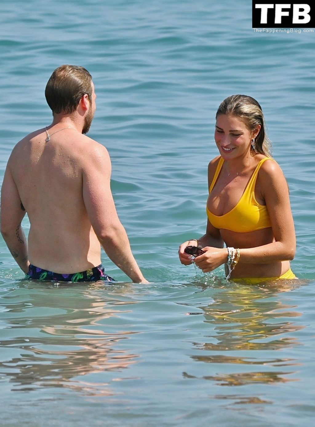 Zara Mcdermott &amp; Sam Thompson Pack on the PDA on the Beaches of Marbella (86 Photos)
