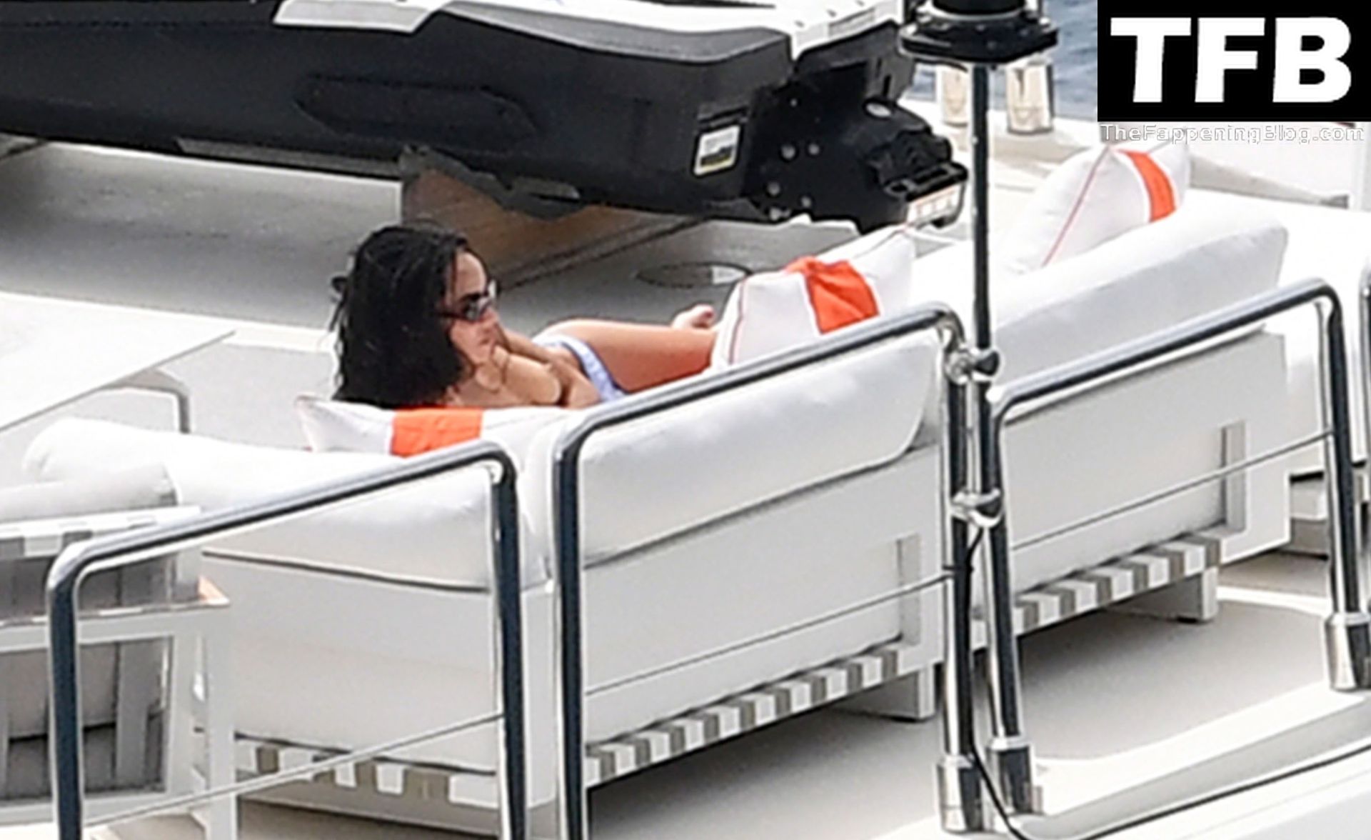 Zoe Kravitz Goes Topless While Enjoying a Summer Holiday on a Luxury Yacht in Positano (12 Photos)