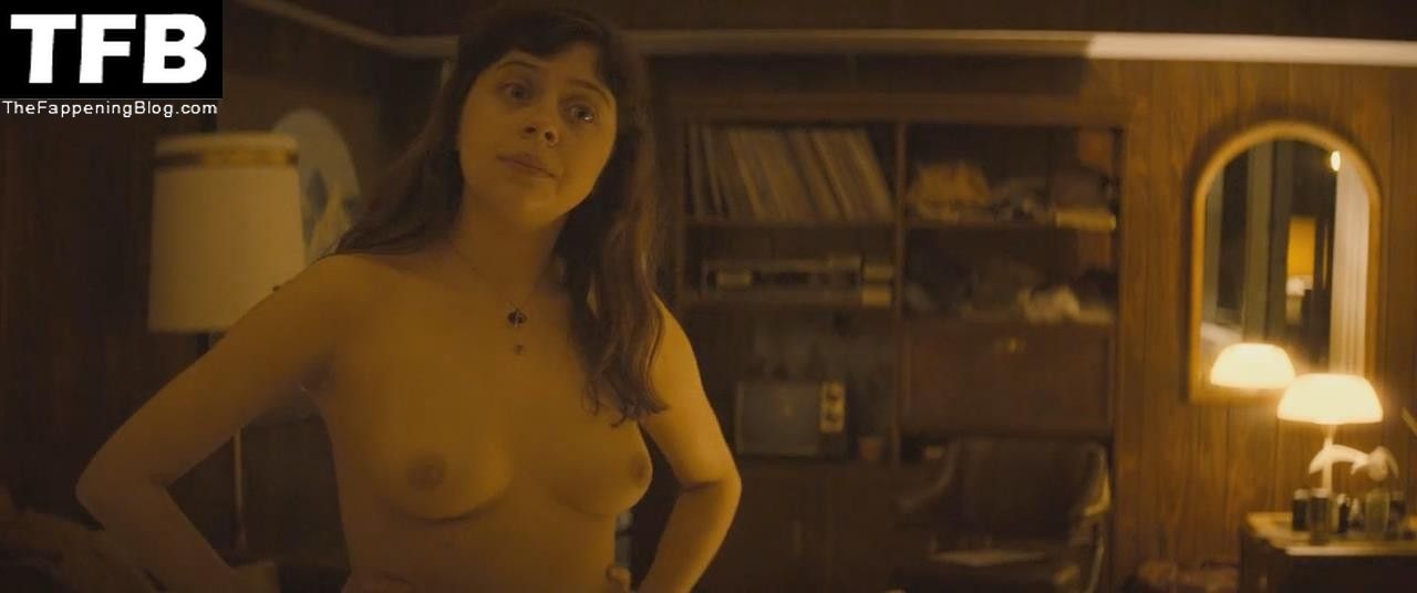 bel-powley-nude-477250-thefappeningblog.com_.jpg