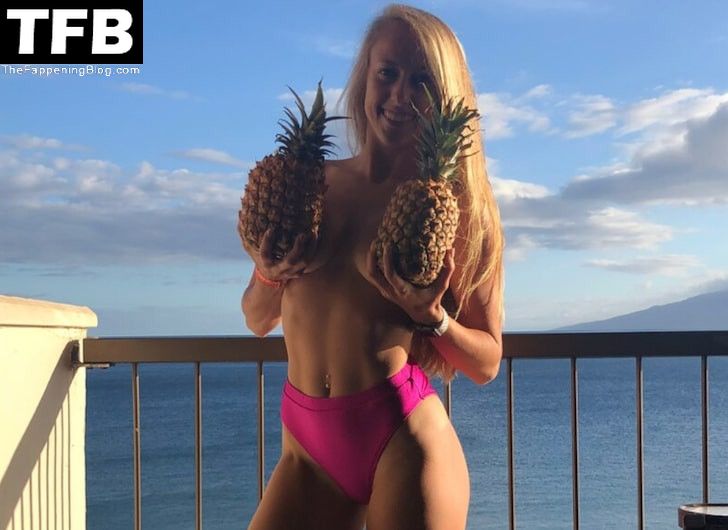 Brittany Mahomes Topless &amp; Sexy Collection (17 Photos)