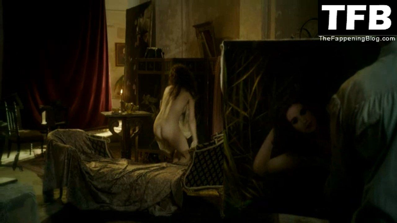 Emilia Schüle Nude & Sexy Collection (49 Photos) .