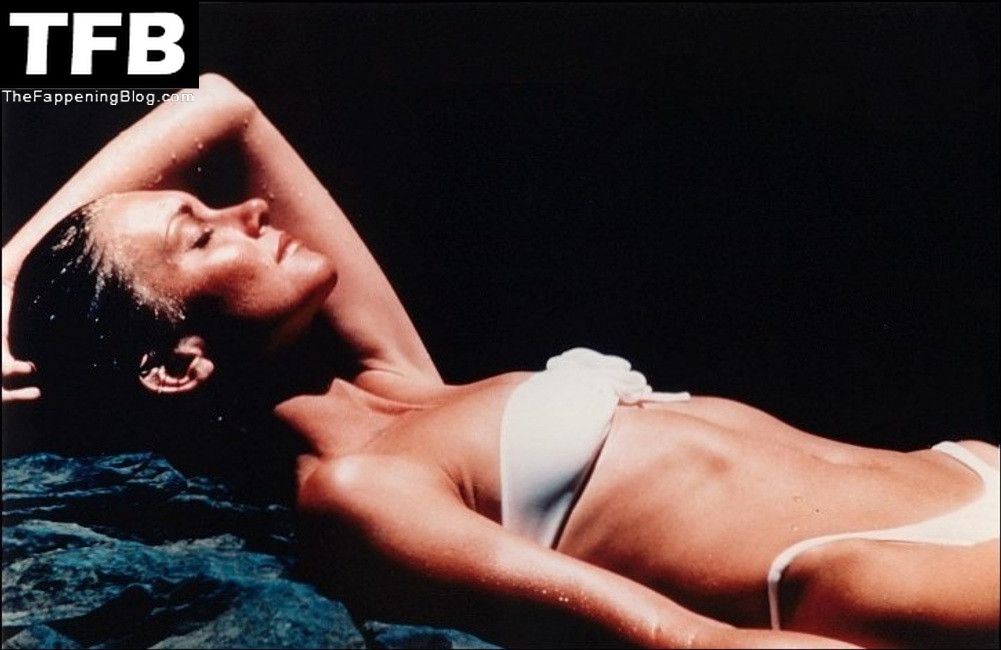 Olivia Newton-John Nude &amp; Sexy Collection (19 Photos)