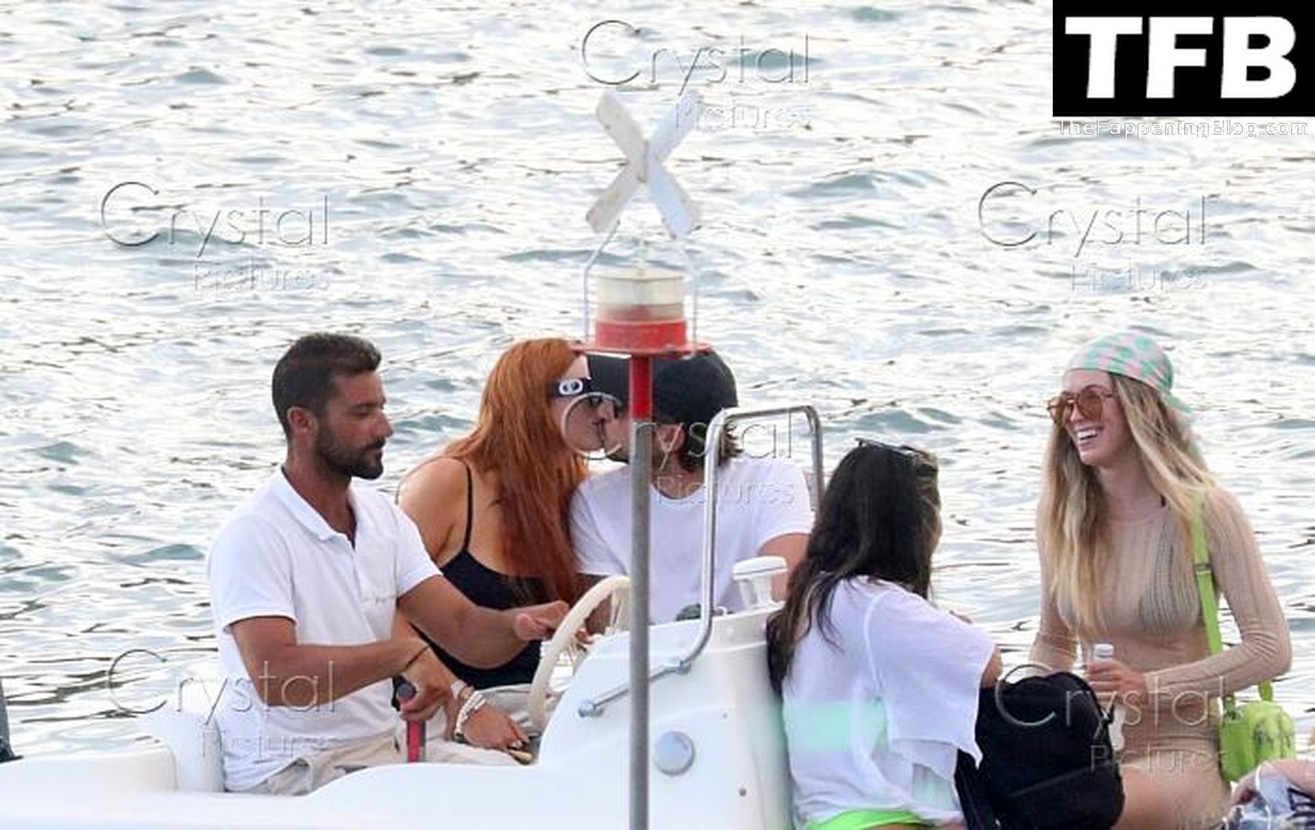 Bella Thorne Has a New Male Friend After Splitting Benjamin Mascolo (47 Photos)