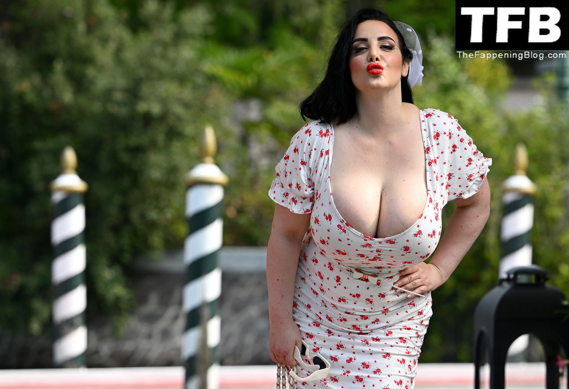 Francesca Giuliano Displays Her Huge Boobs as She Arrives at the Lido Beach in Venice (2 Photos)