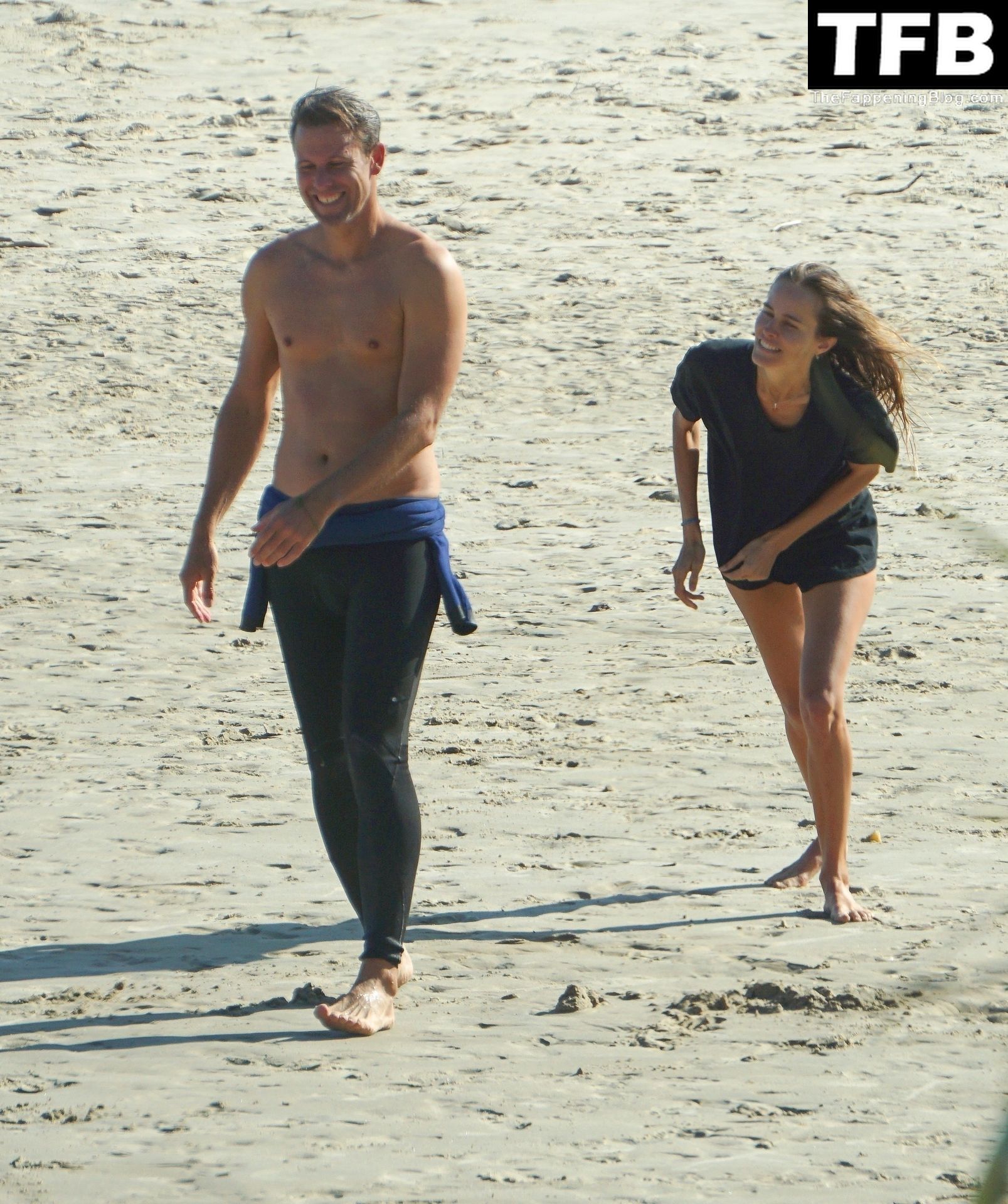 Isabel Lucas is Pictured with Her Boyfriend at Beach in Byron Bay (23 Photos)