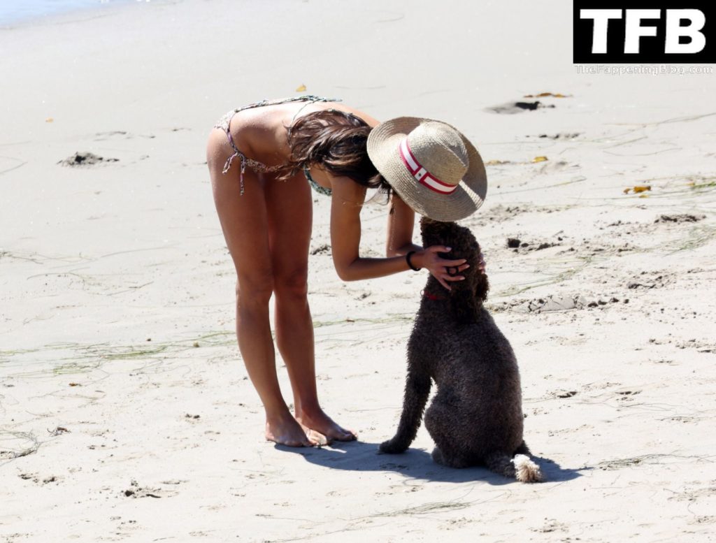 Jordana Brewster And Mason Morfit Enjoy The Morning On The Beach In Santa