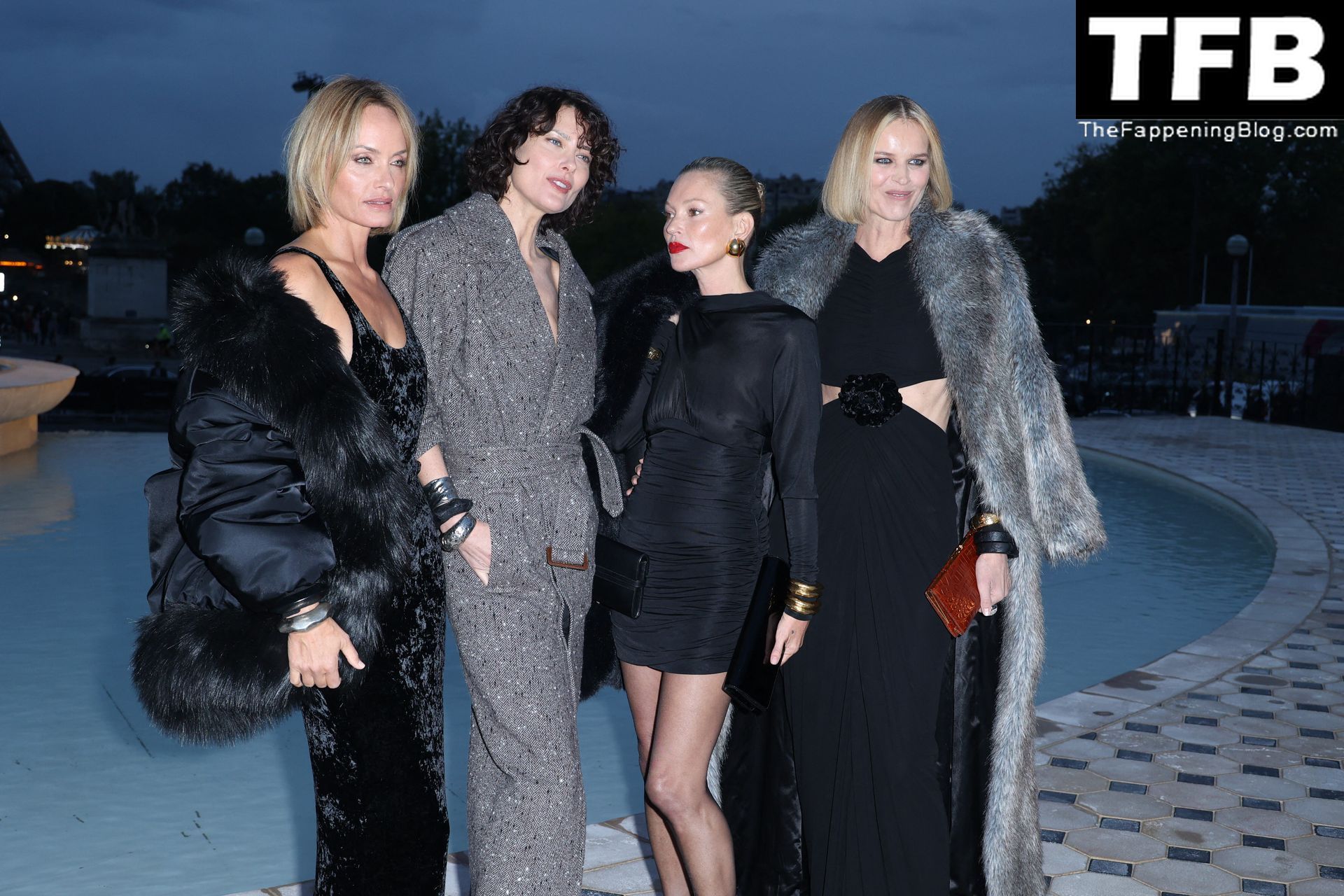 Kate Moss Flashes Her Nude Tits as She Arrives at the Saint Laurent Fashion Show in Paris (99 Photos)