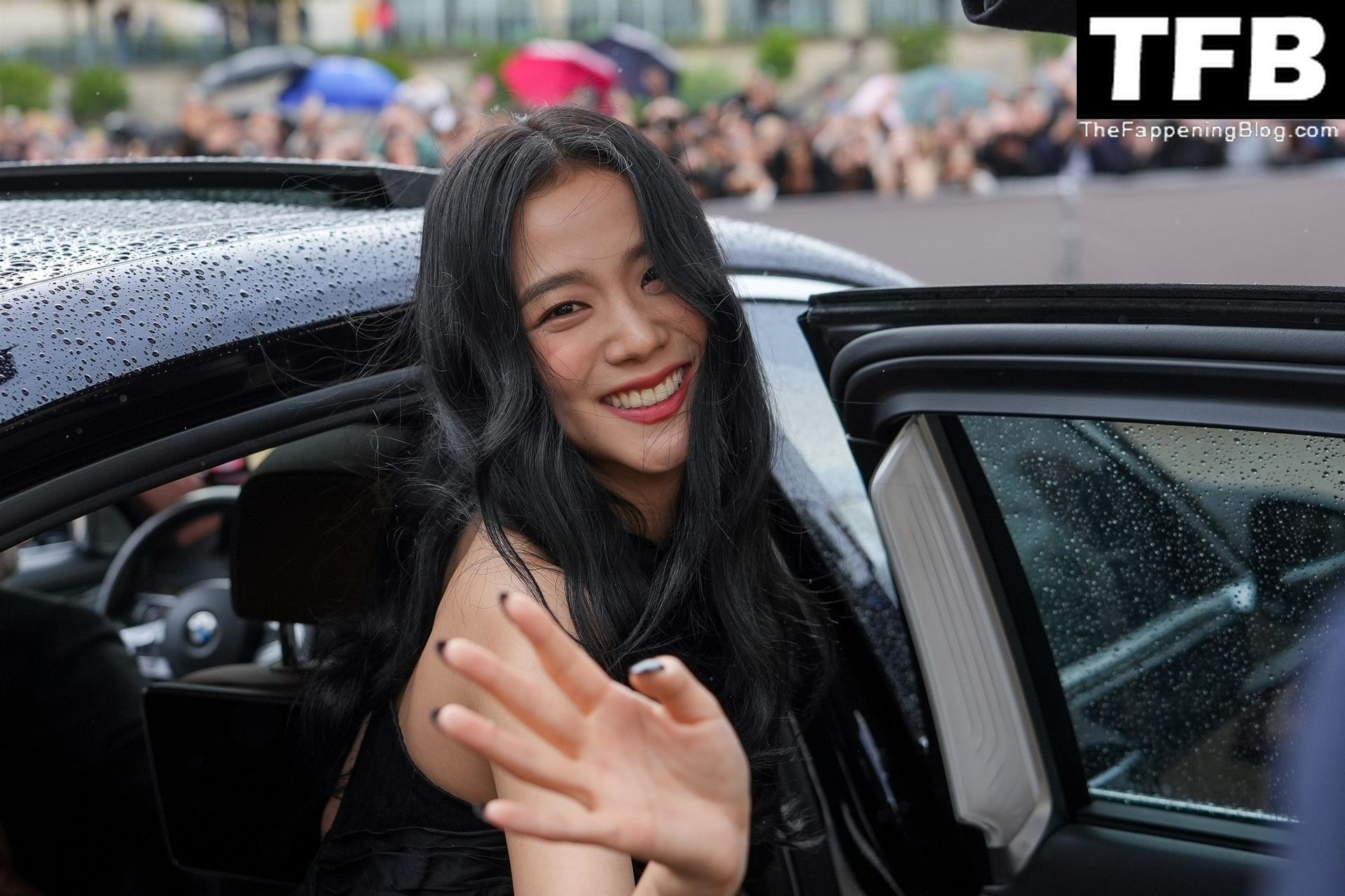 Leggy Kim Ji-soo Attends the Dior Fashion Show in Paris (39 Photos)