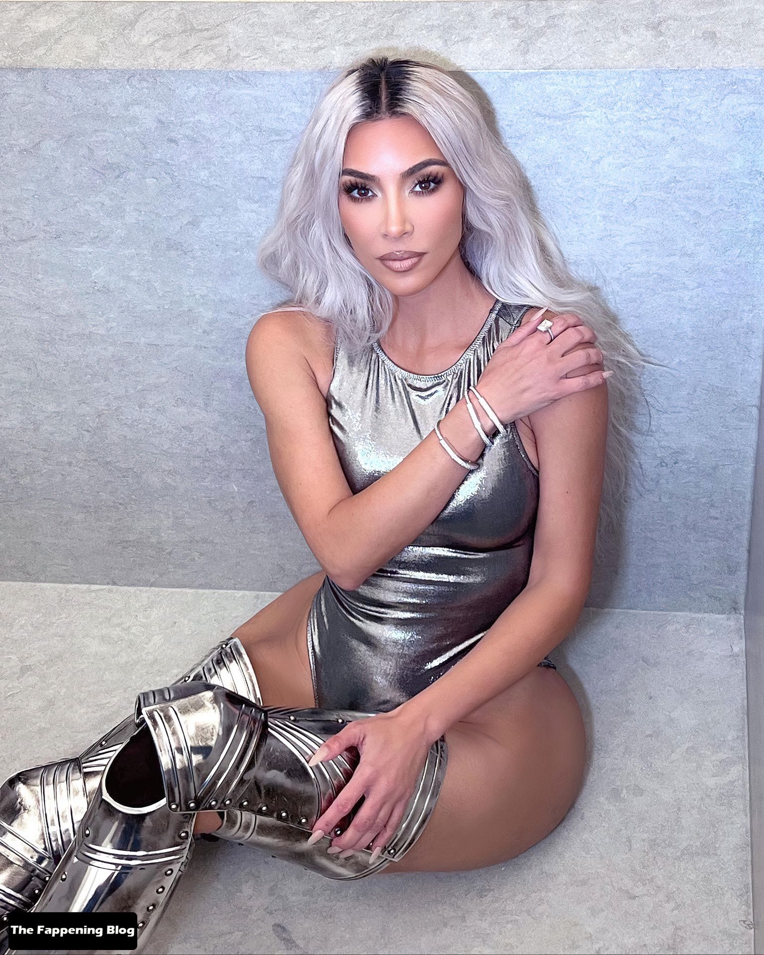 Kim-Kardashian-in-Silver-Outfit-1-thefappeningblog.com_.jpg