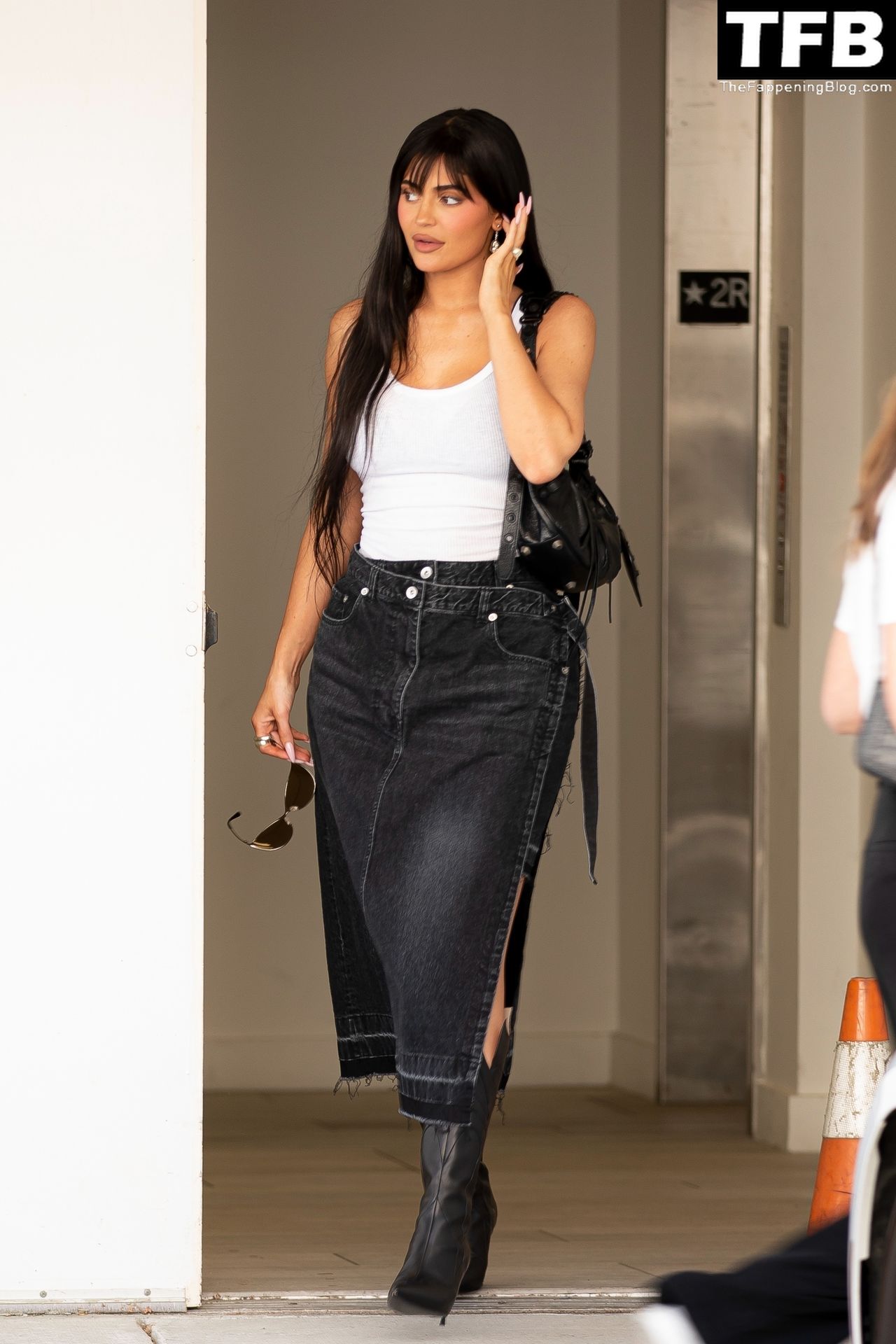 Kylie Jenner Stops by an Office Building in Calabasas (14 Photos)