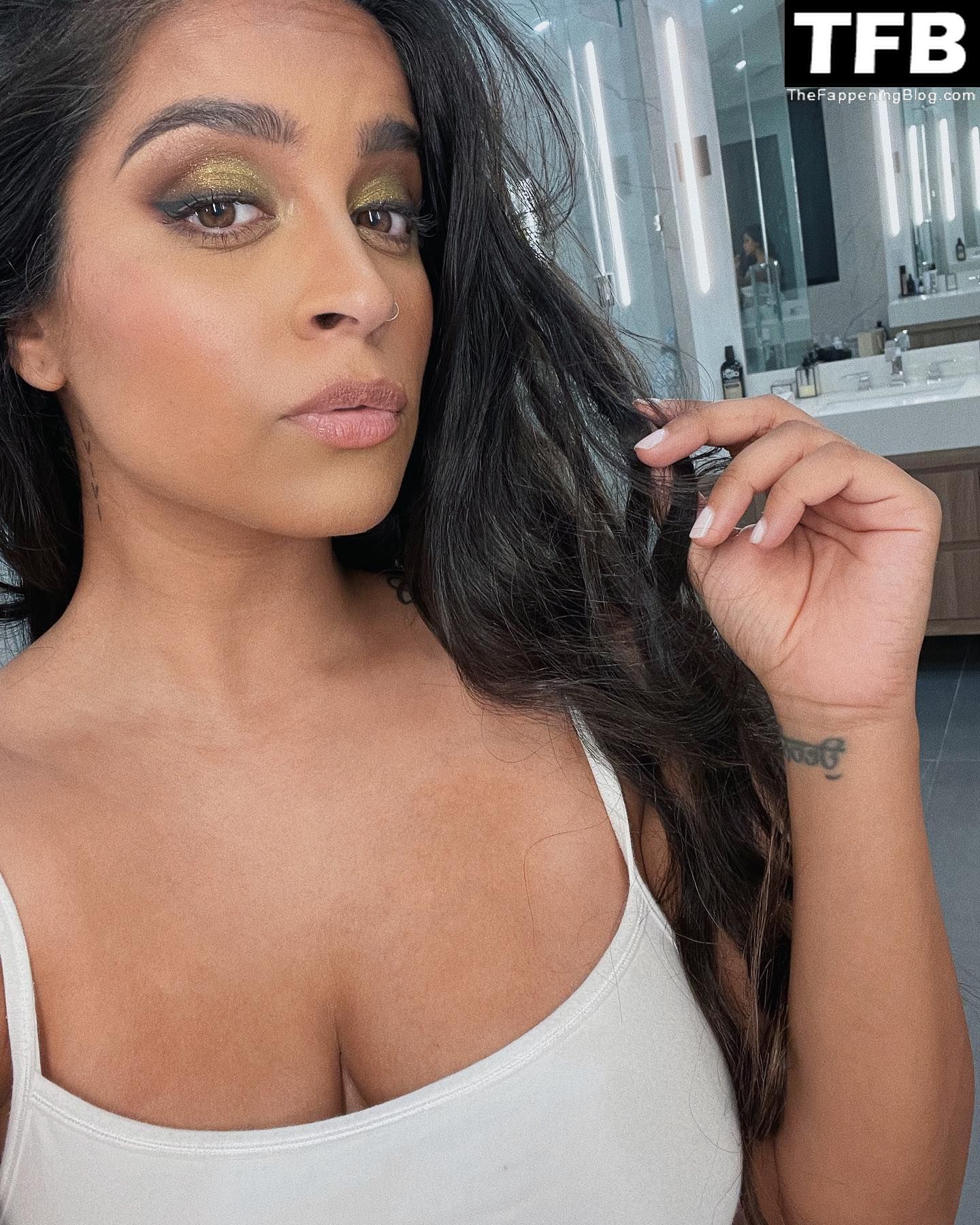 Lilly-Singh-Topless-Sexy-19-thefappeningblog.com_.jpg